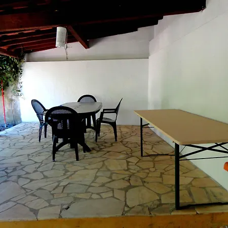 Vermelho Estilo Moderno Kwatera prywatna Ramalhal